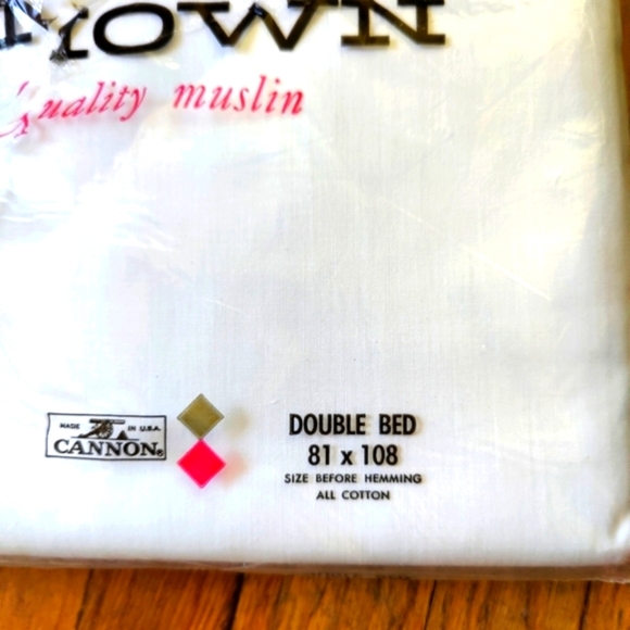 Vintage Double/Full Bed Flat Sheet - Picture 3 of 4